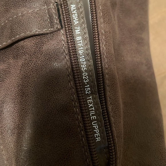 Brown low heel Boots with Buckles - Picture 2 of 5